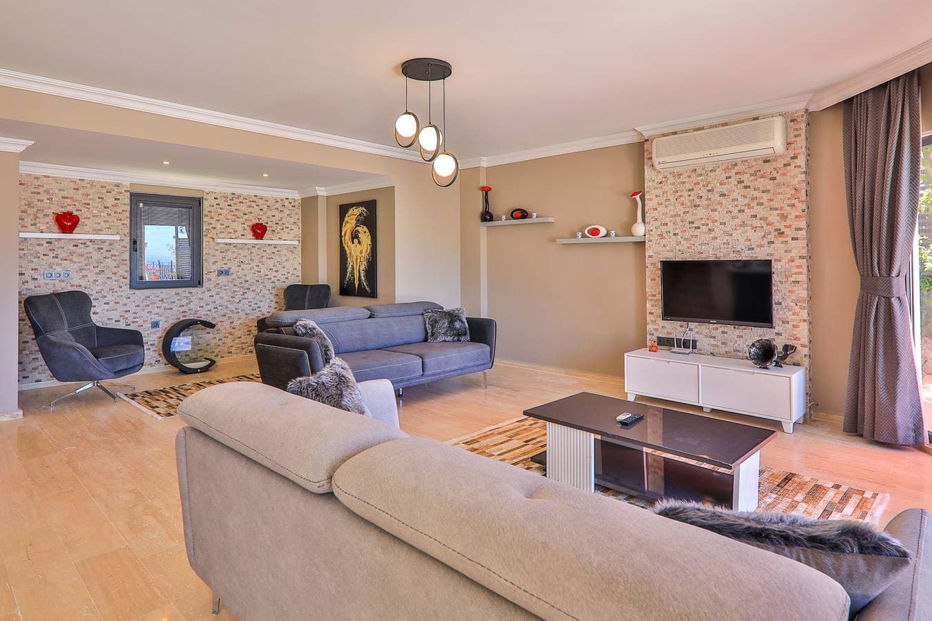 Foto 12 von 58: Villa für 6 Personen mit Balkon