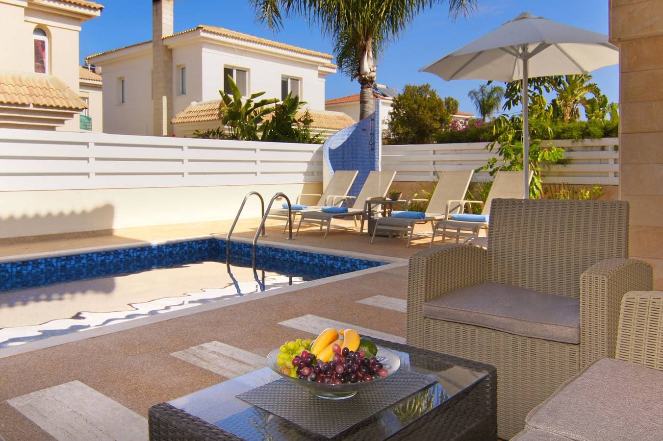 Foto 4 von 35: Villa für 8 Personen mit Balkon