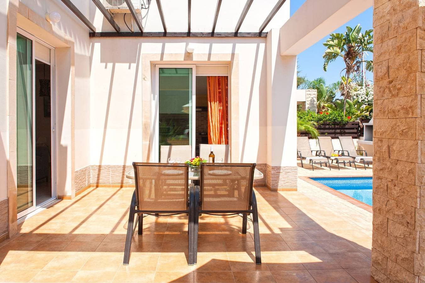 Foto 4 von 32: Villa für 5 Personen mit Balkon