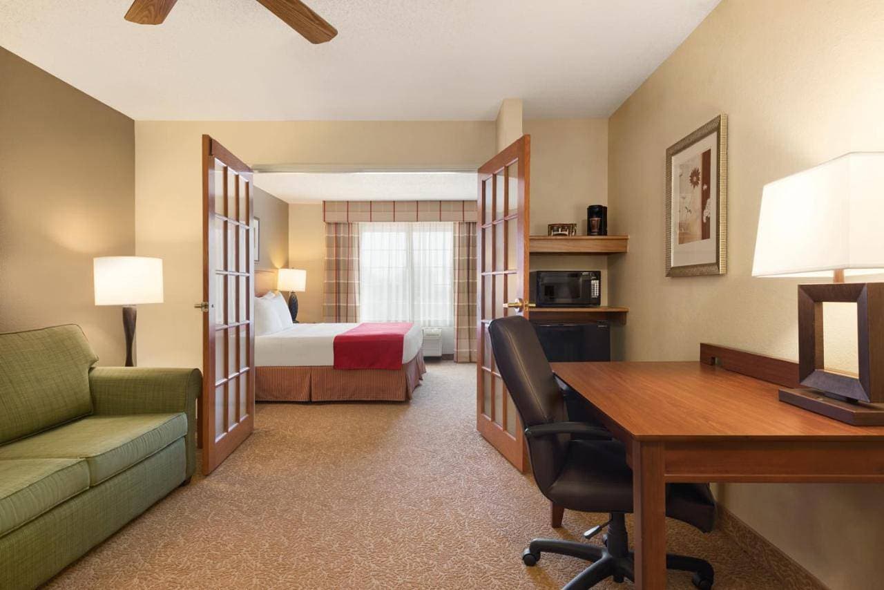 Foto 7 von 11: King Suite with Sofa Bed