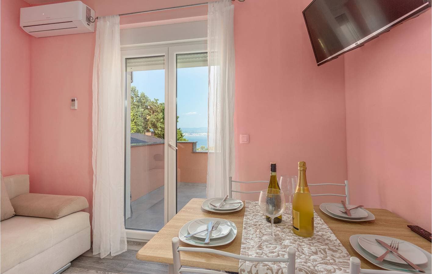 Foto 12 von 38: Gemütliches Apartment mit Meerblick, Terrasse, WLAN und Parkplatz – in der Nähe des Hundestrands