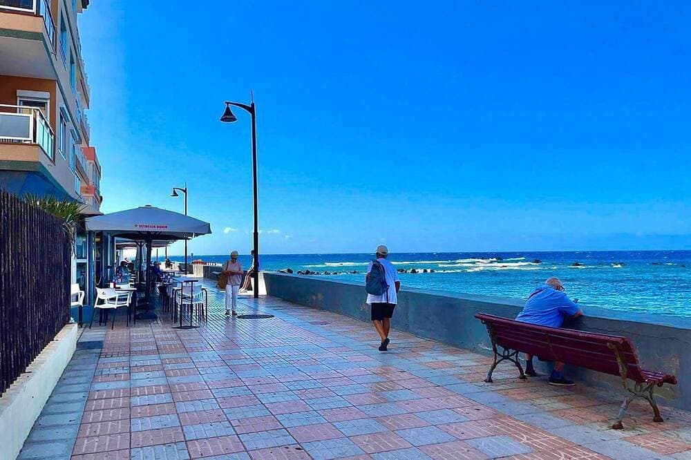 Foto 13 von 14: Spacious loft in the heart of a quiet and lively beach town.