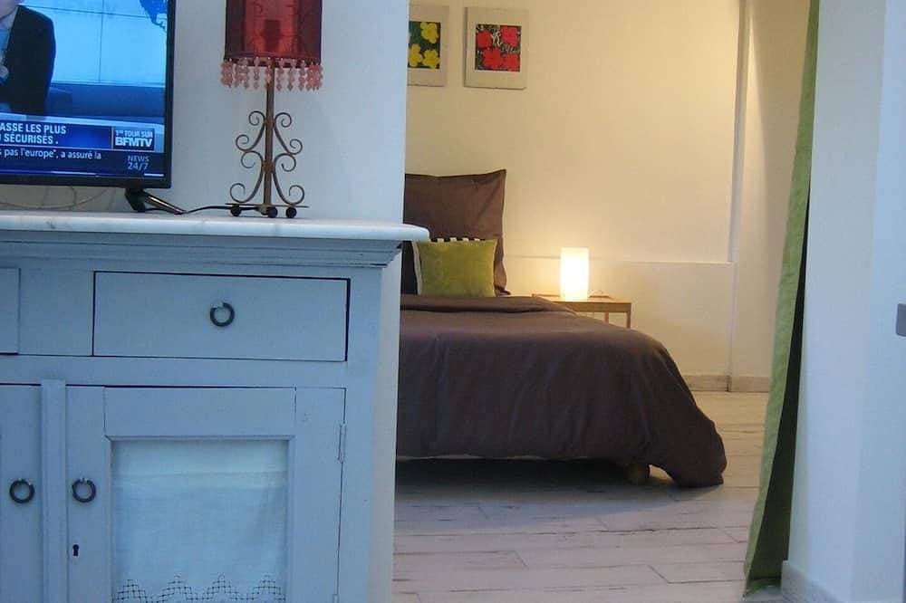Foto 7 von 29: F1 modern, Klimaanlage, Parkplatz, WLAN, Terrasse, 2 Schritte vom Strand entfernt