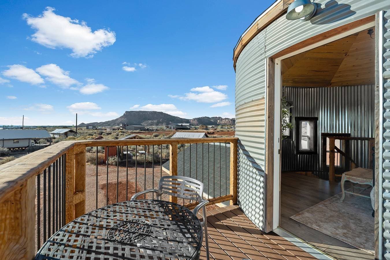 Foto 12 von 28: Blockhütte für 2 Personen mit Balkon