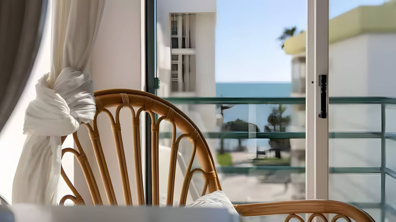 Foto 11 von 19: Apartment 'Casa Rosa dos Ventos' mit Meerblick, WLAN und Klimaanlage