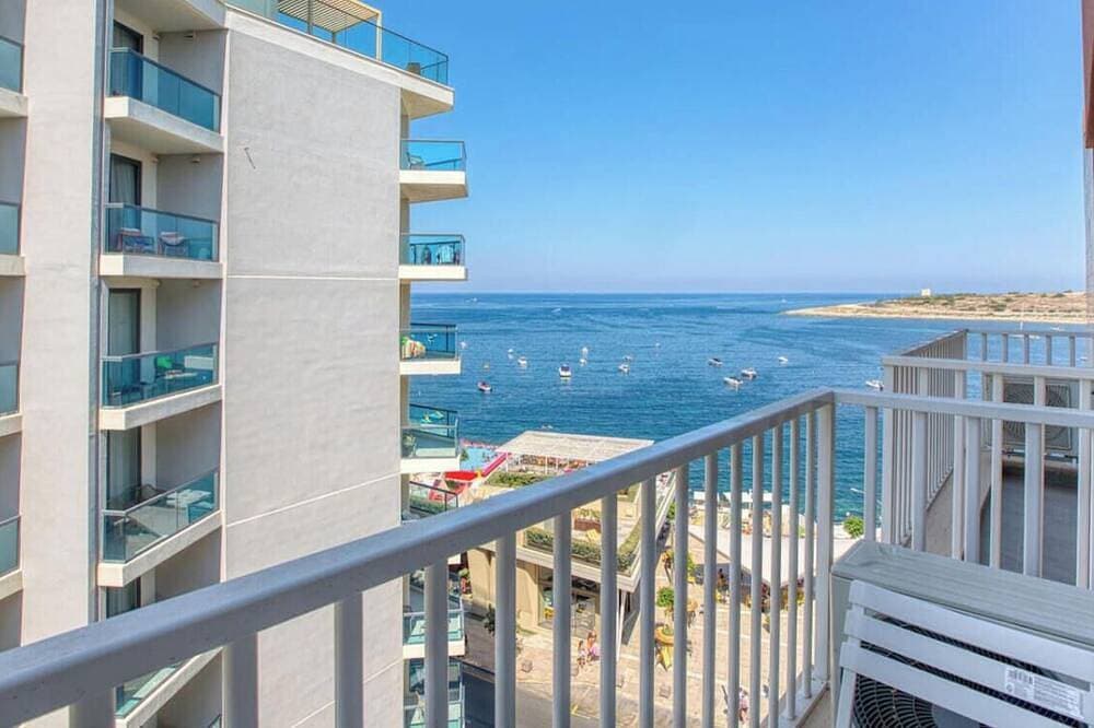 Beautiful seafront 1Br home w/comfy bed, AC & WIFI 1