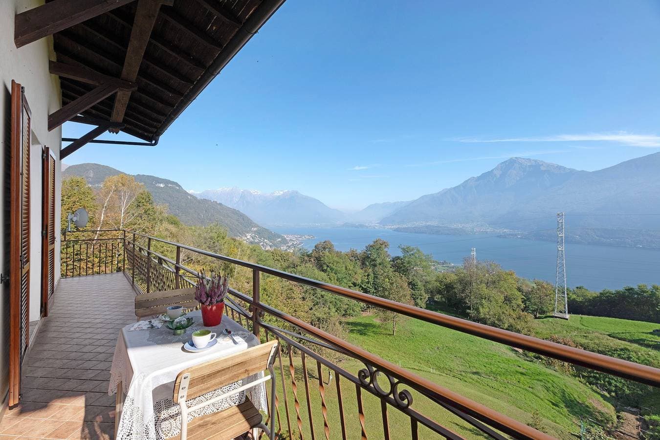 Foto 3 von 31: Ferienhaus 'Giuly' mit Seeblick, privater Terrasse und WLAN