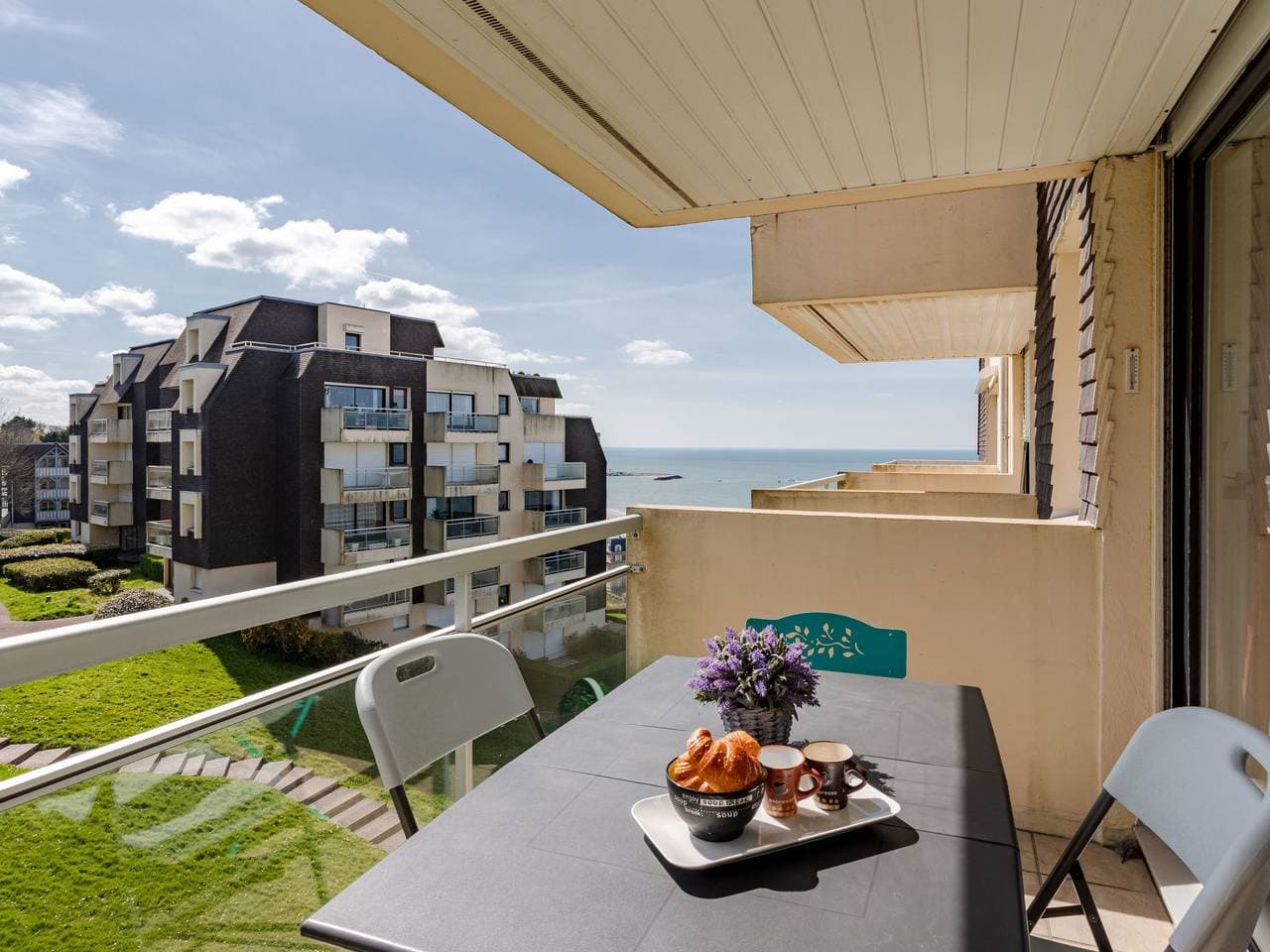 Trouville sur mer: Grosse Residenz Le Domaine des roches 1