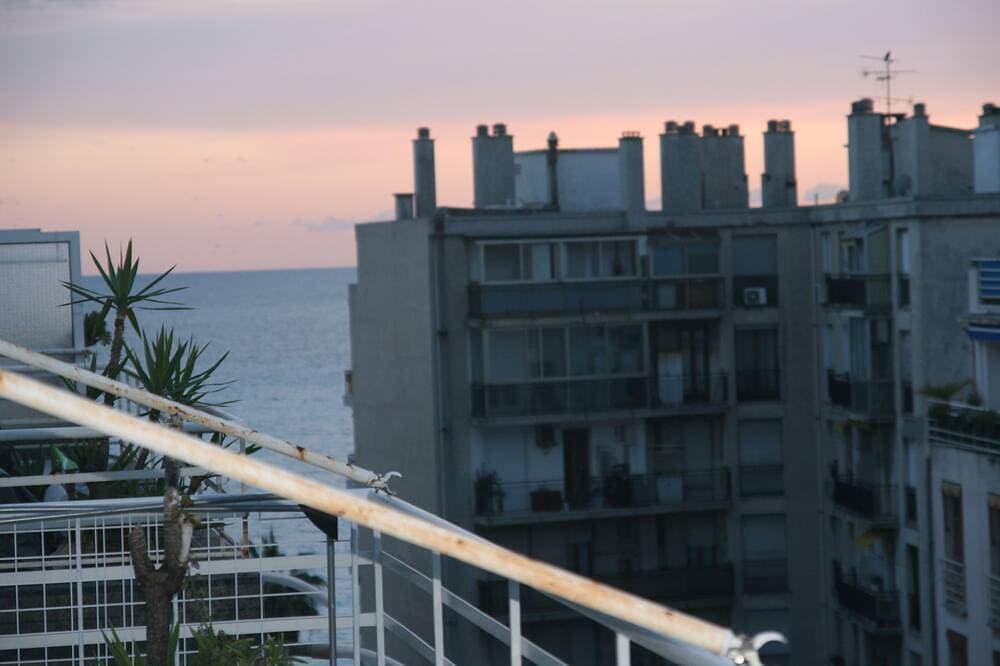Foto 12 von 13: Große Flach Promenade des Anglais in der Nähe von Negresco, zuletzt Etag