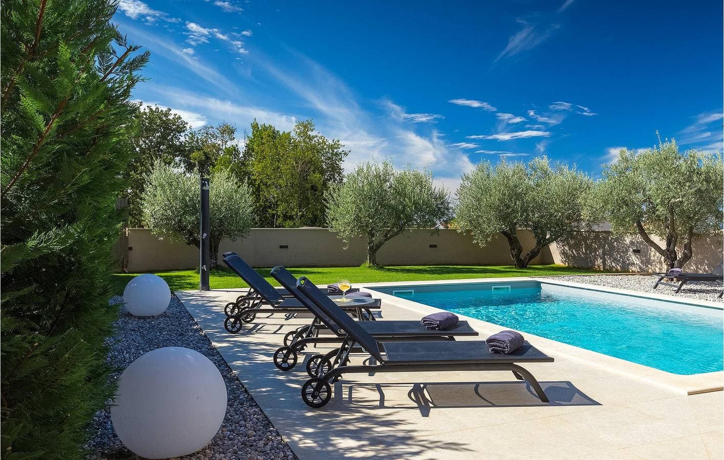 Foto 5 von 54: Geräumige 150 m² große Wohnung mit Pool, WLAN und in der Nähe von Sehenswürdigkeiten