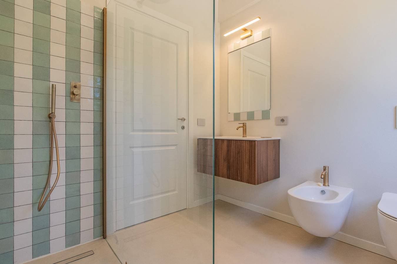 Foto 5 von 45: Ferienhaus für 8 Personen mit Terrasse