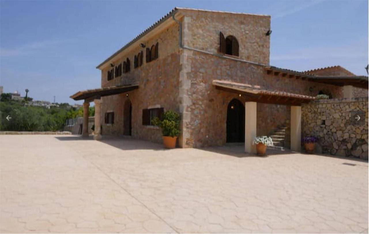 Foto 13 von 42: Five-Bedroom Holiday Home