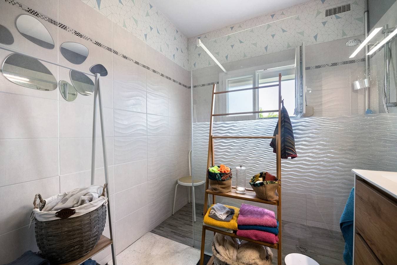 Foto 10 von 26: Gästezimmer „Les Camélias“ mit Gemeinschaftsterrasse und privatem Garten