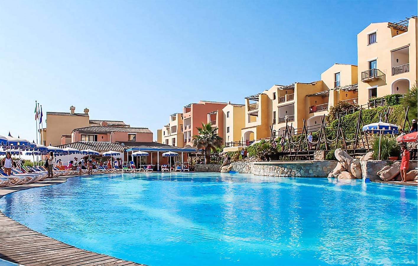 Foto 8 von 17: Appartement am Strand mit Pool und Kochnische