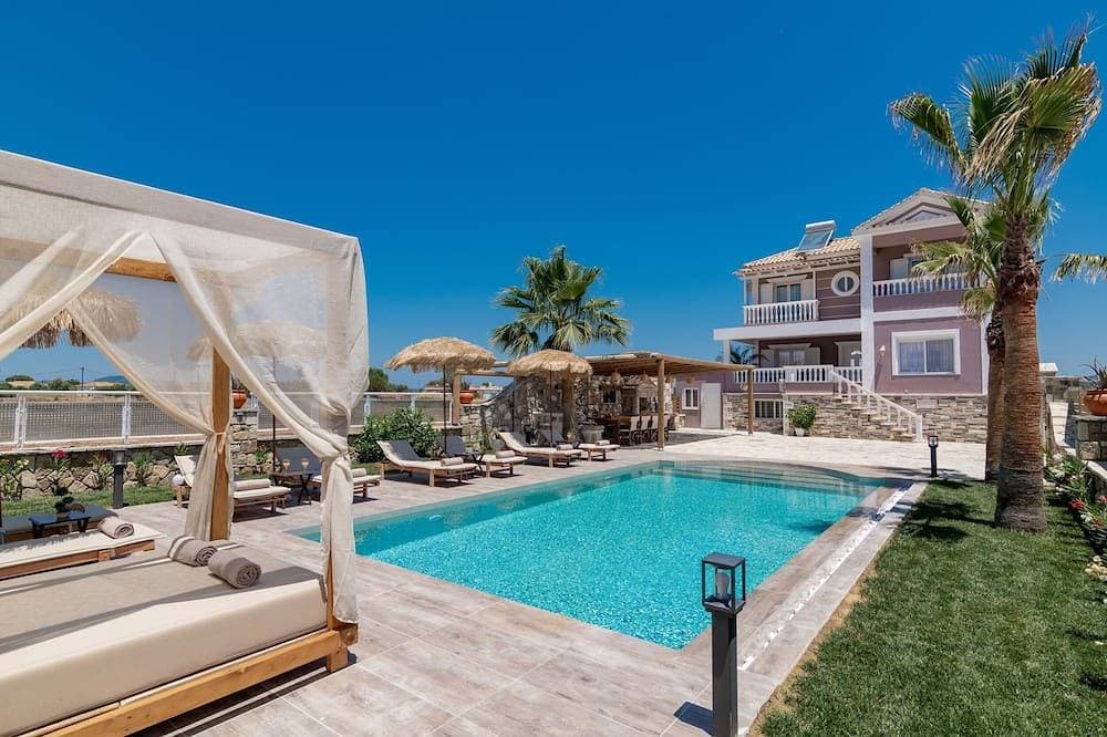 Akasha Villa, an Alluring Retreat 1