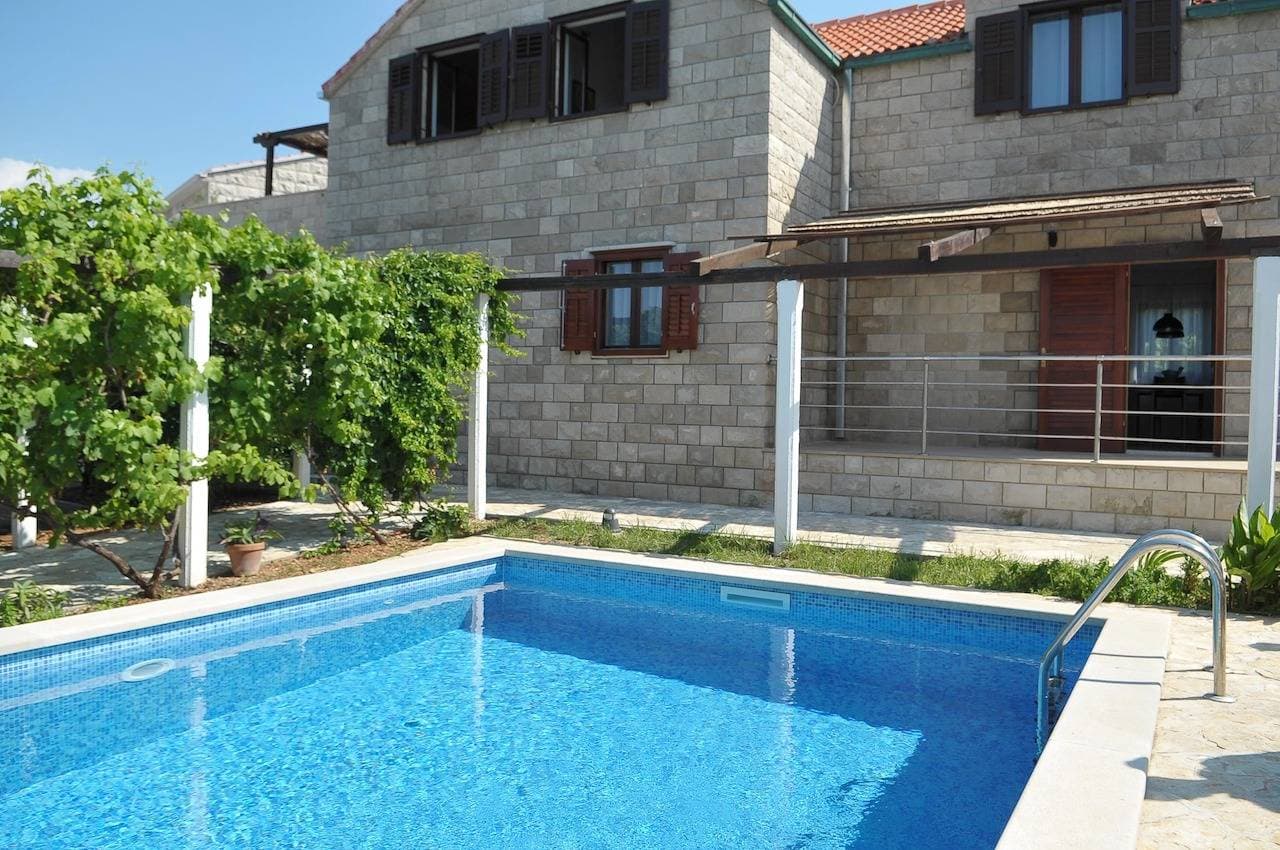 Foto 2 von 40: Villa Sofija mit Pool
