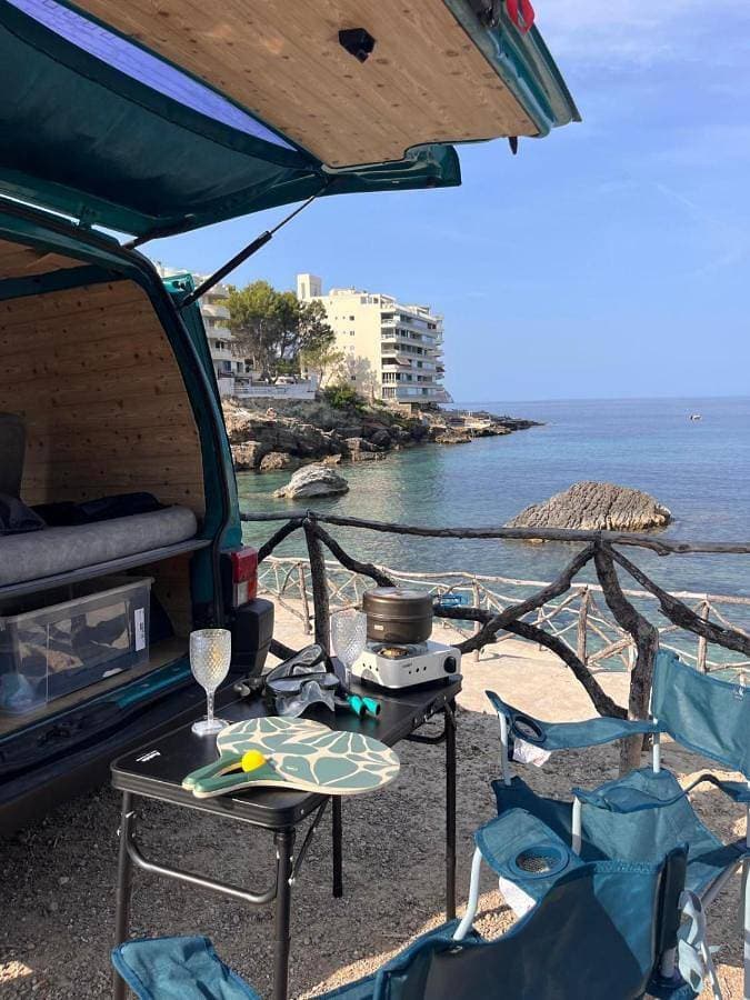 Vintage Camper Van Piña Marina 1