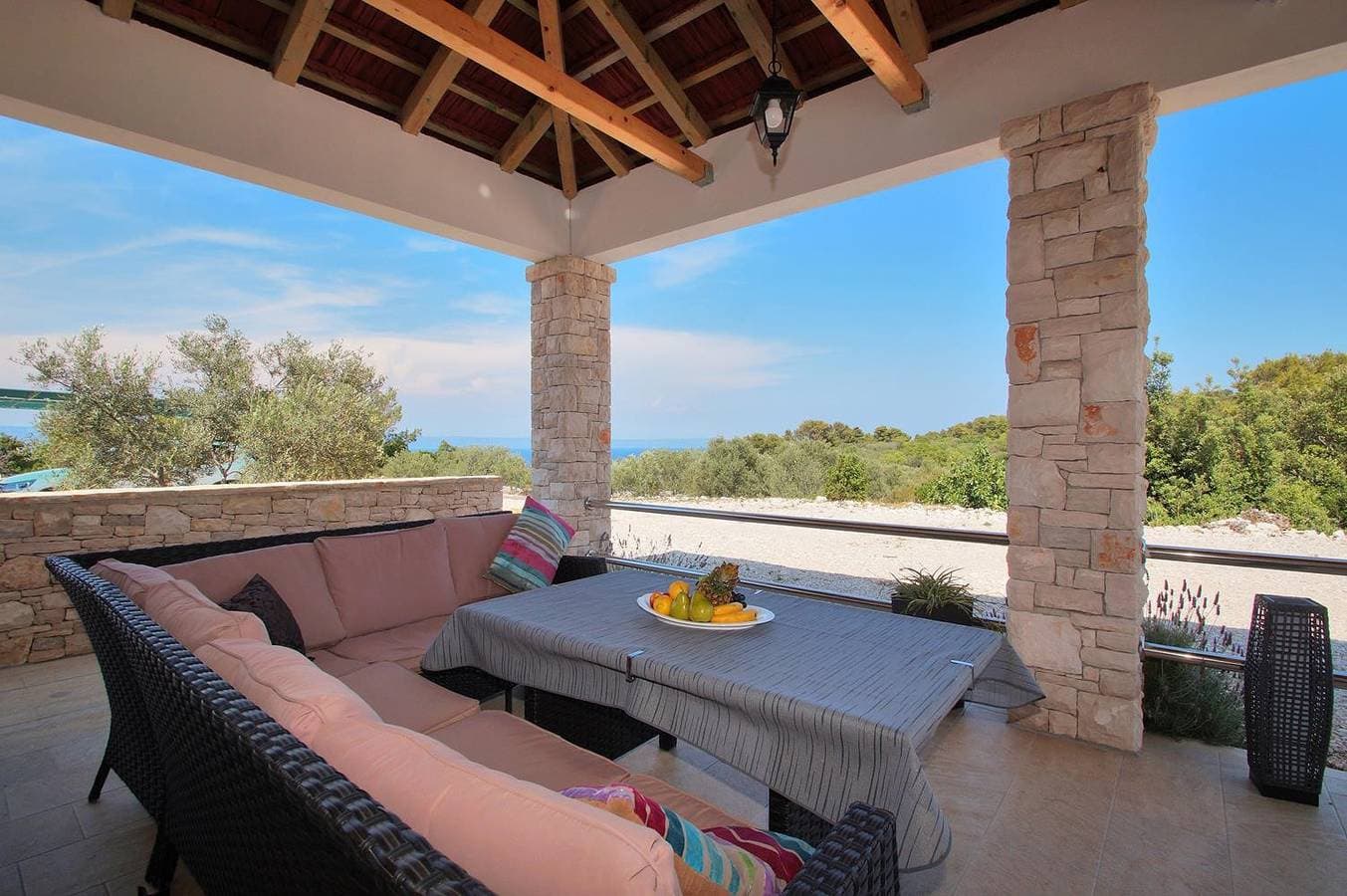 Foto 3 von 25: Schönes mediterranes Steinhaus mit Meerblick