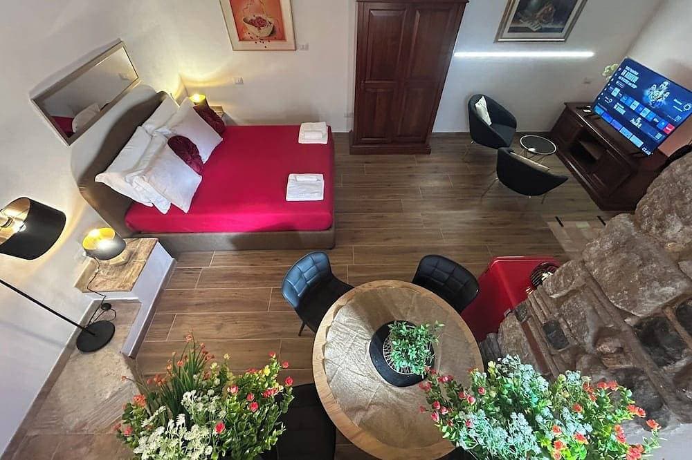 Foto 5 von 24: Charming Spa Suite with Heated Stone Tub & Chromotherapy near Lake Bracciano