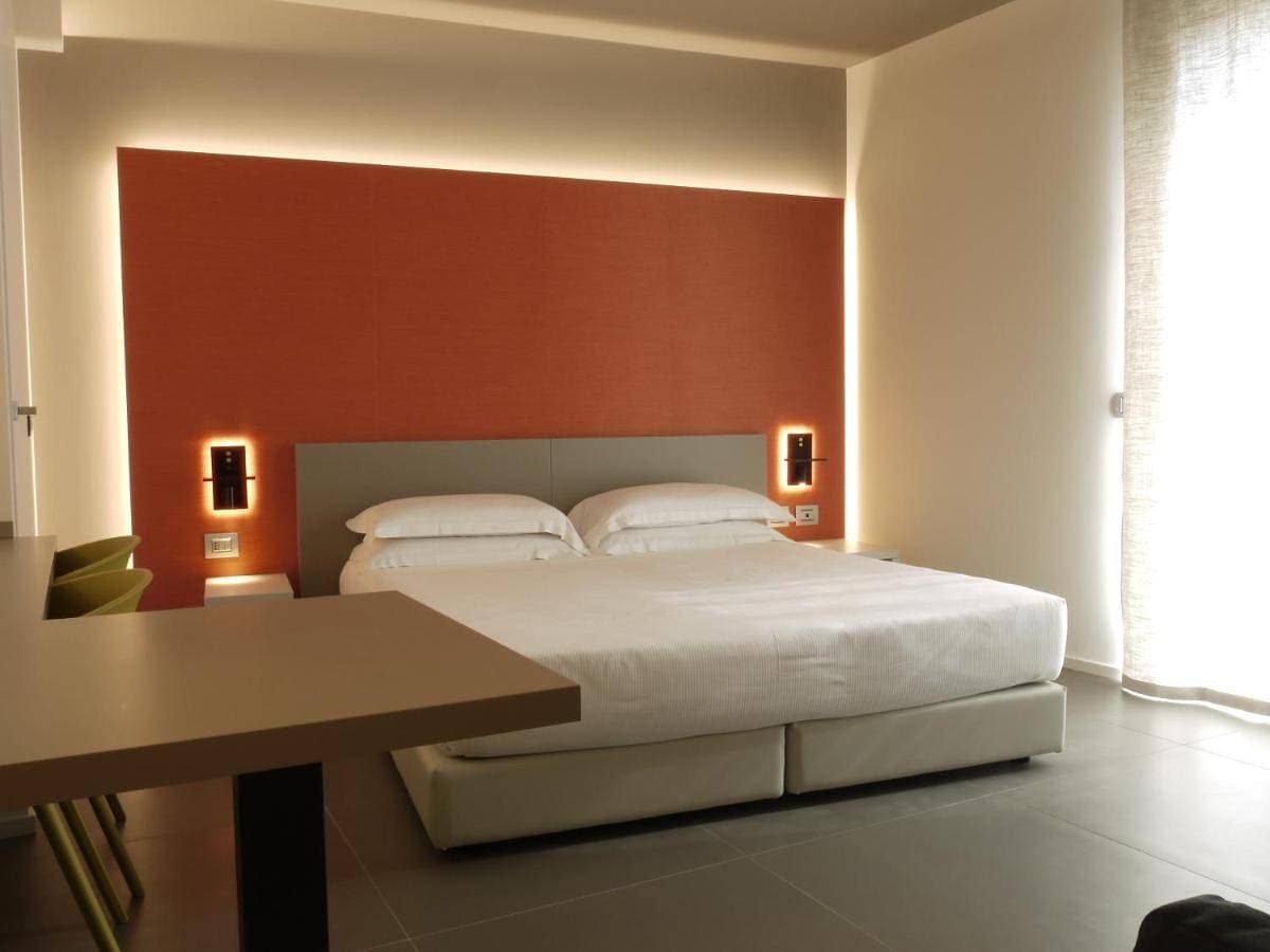 Foto 3 von 32: Triple Room with Balcony