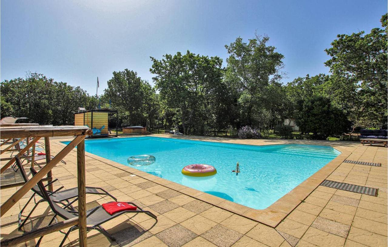 Foto 11 von 36: Six-Bedroom Holiday Home