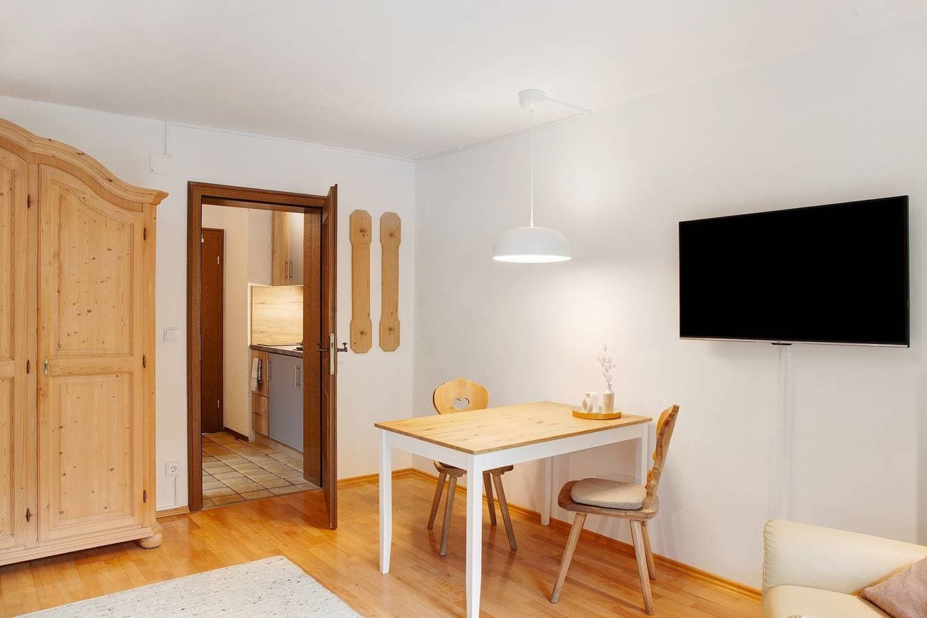 Foto 11 von 30: Einzimmerapartment 'Zugspitznest' mit Bergblick, Balkon und Wi-Fi