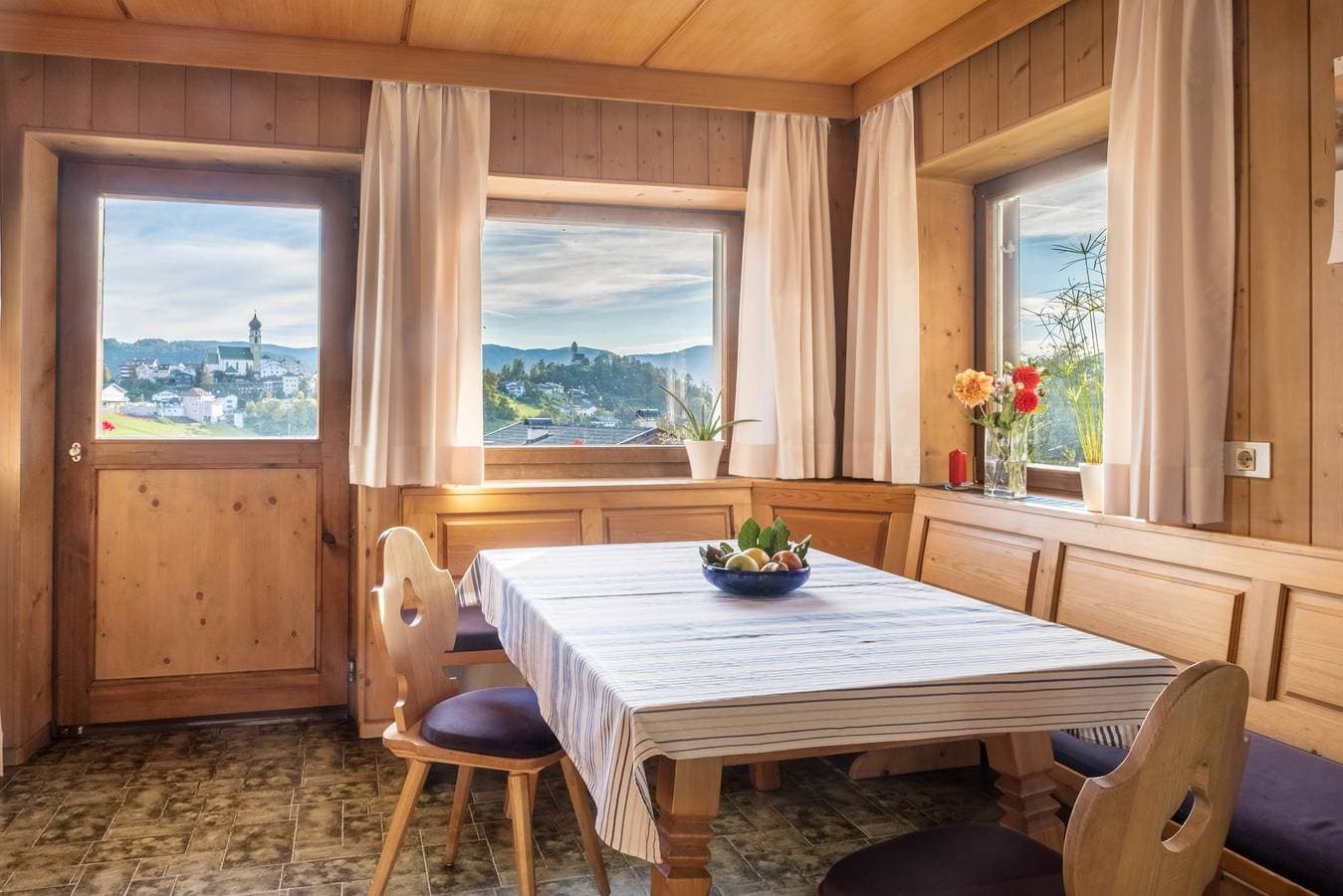 Foto 4 von 23: Ferienwohnung "Peterbühl" in landschaftlich reizvoller Lage mit Bergblick, Balkon & Garten