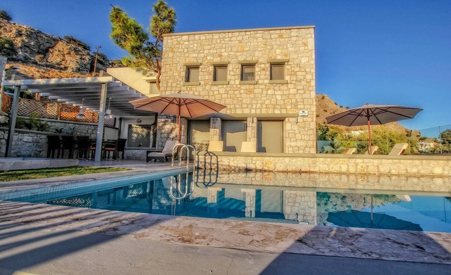 Foto 10 von 30: Executive Rhodes Villa | Villa Luciana | 3 Bedroom with Sea Views | Pefkos