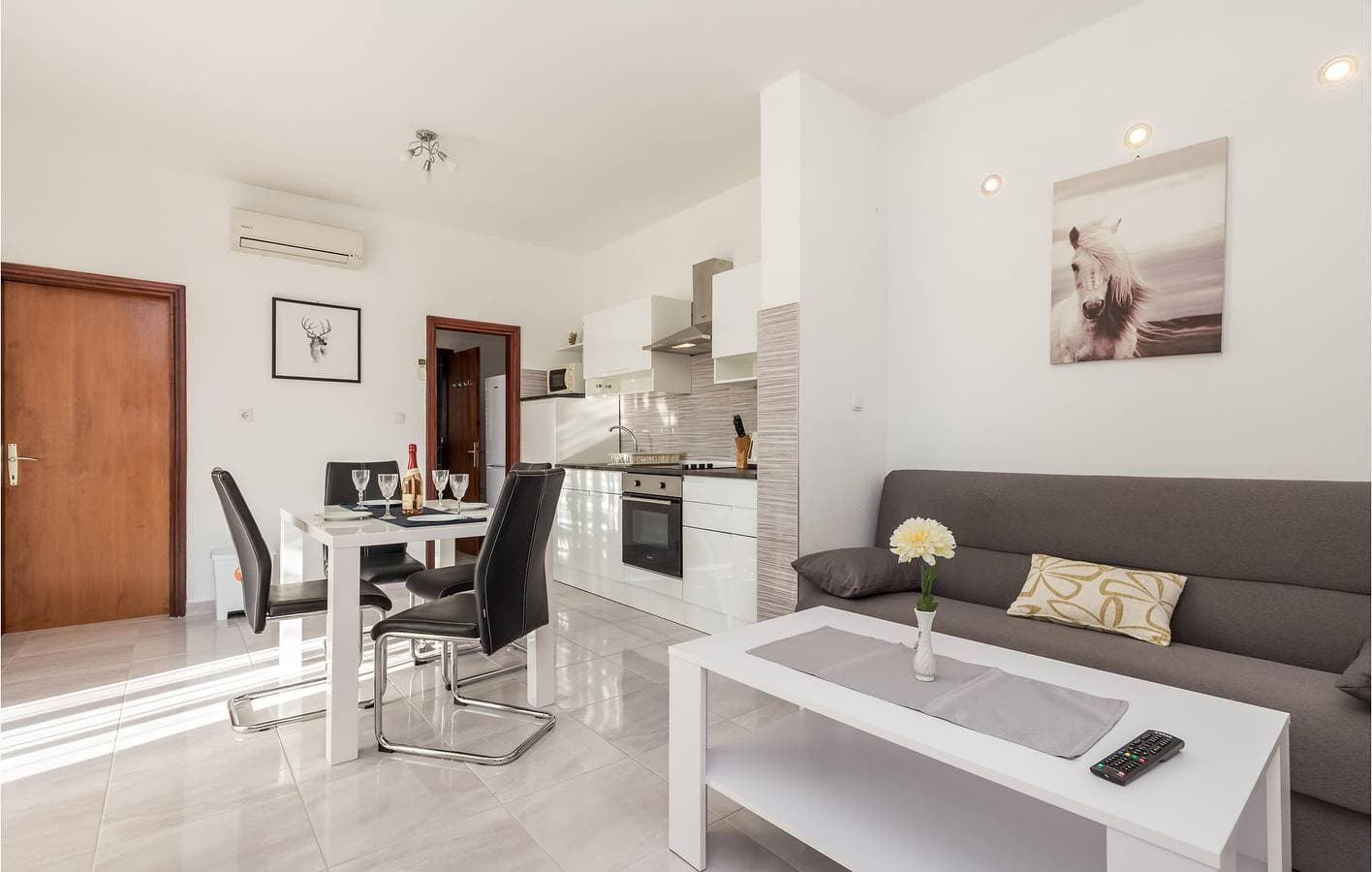 Foto 4 von 25: Gemütliche Ferienwohnung mit Meerblick, Terrasse, Parkplatz und WLAN in Supetarska Draga