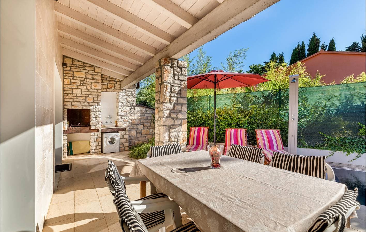 Foto 6 von 30: Gemütliche 2-Zimmer-Wohnung mit Pool, WLAN und Terrasse in der Nähe von Stinjan