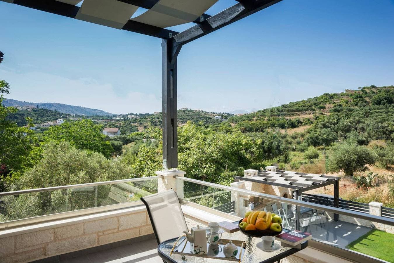 Foto 4 von 32: Villa 200m to Beach & Amenities w/Pool, Sauna, BBQ
