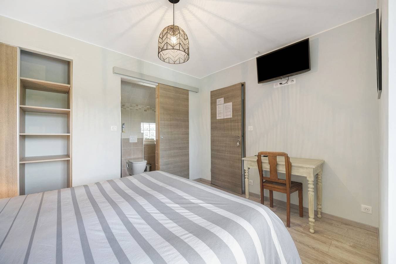 Foto 6 von 22: Bed & Breakfast 'Chambre Chausey' mit Gemeinschaftsterrasse, Garten & WLAN