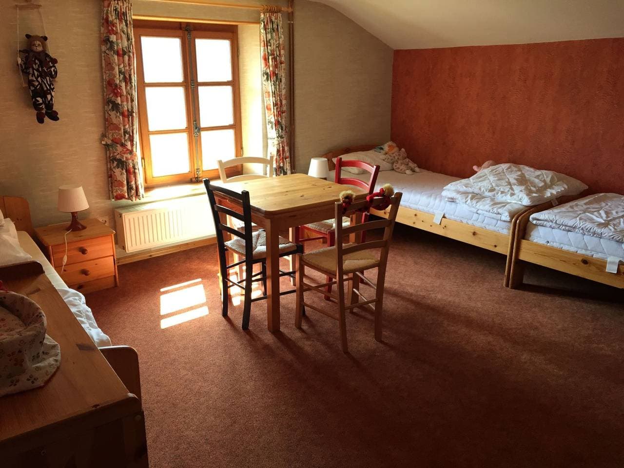 Foto 10 von 25: Mit viel Platz, Charme und eingezäunten Garten