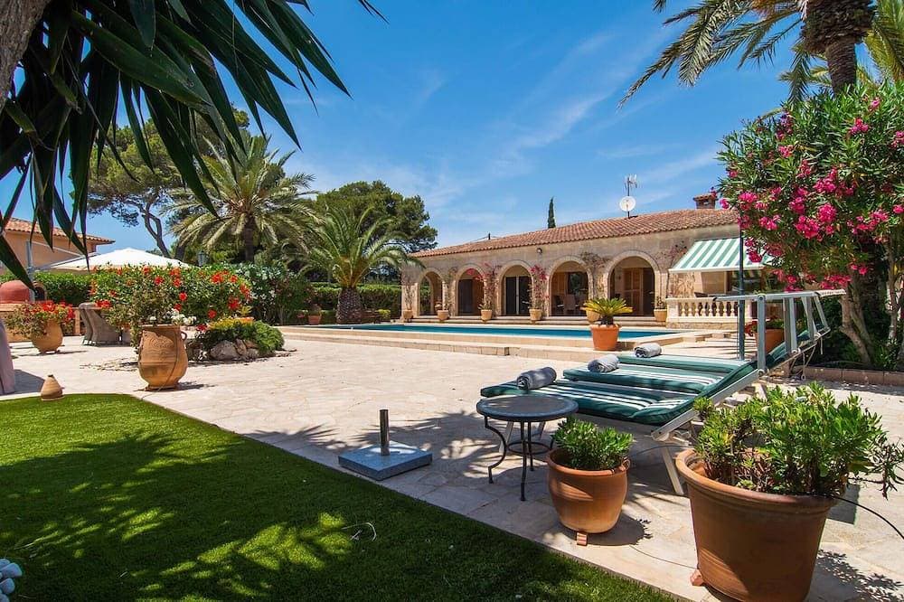 Foto 13 von 30: Lovely home in Cala Pi with private swimming pool, can be inside or outside