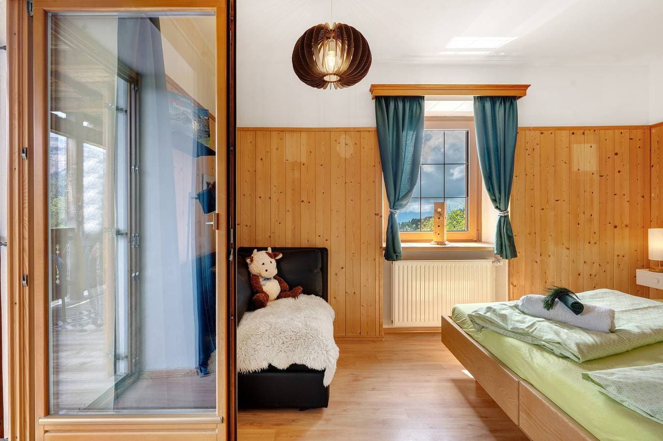 Foto 2 von 37: Ferienwohnung 'Huanzhof Ferienwohnung Lerch' mit Bergblick, privater Terrasse und WLAN