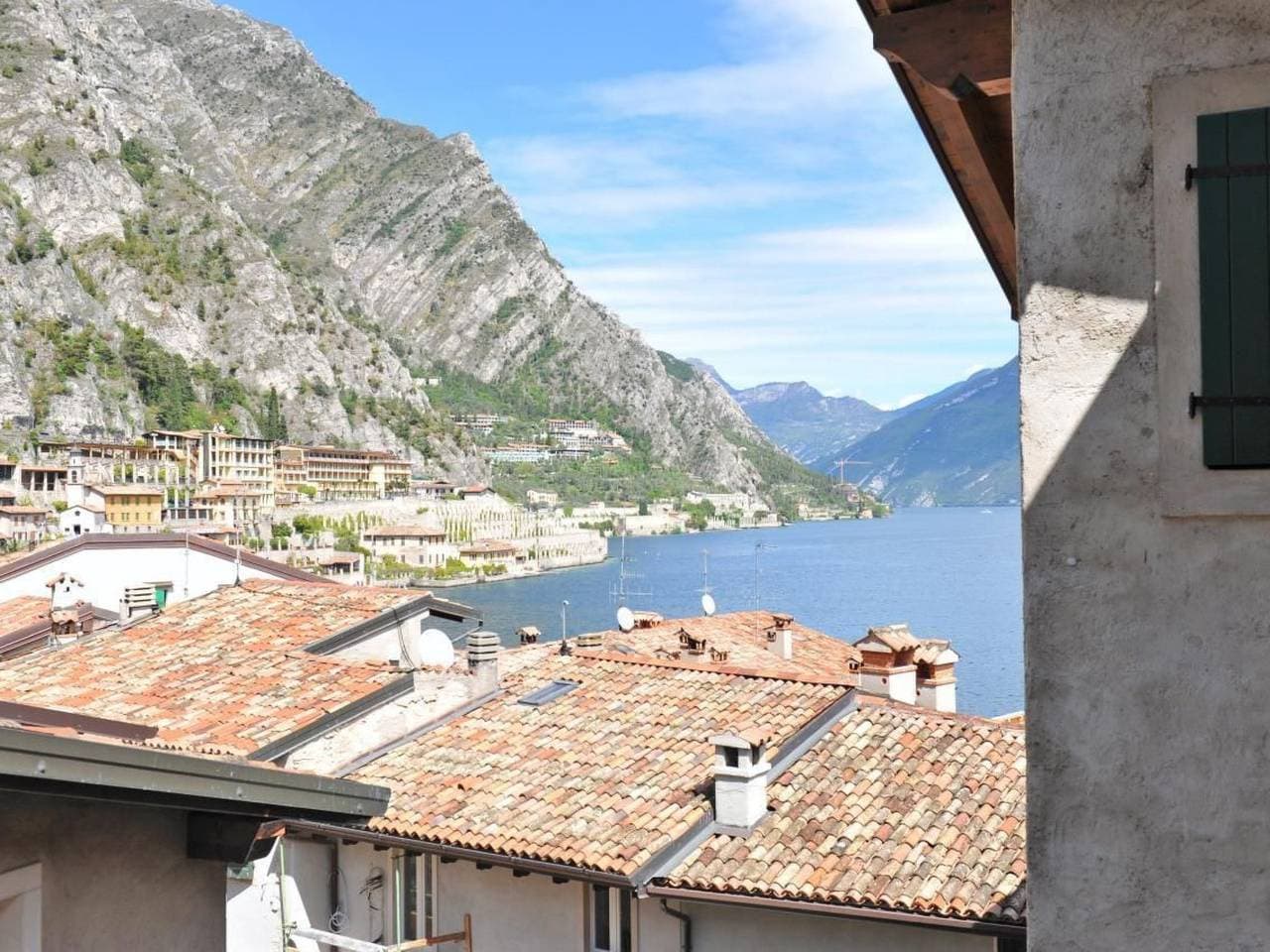 Große Wohnung in Limone Sul Garda mit Terrasse und Garten und Nah am Strand 1