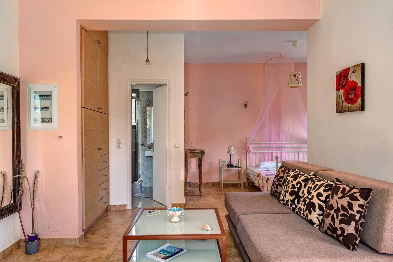 Foto 7 von 22: Ferienwohnung "Alkionides Apartment 1" mit Blick auf den Pinienwald