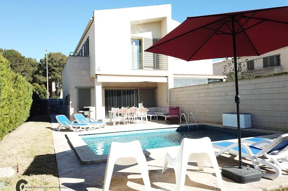 Villa mit Garten und privatem Pool in einer ruhigen Familienwohngegend, Klimaanlage und Wlan - Koste... 1