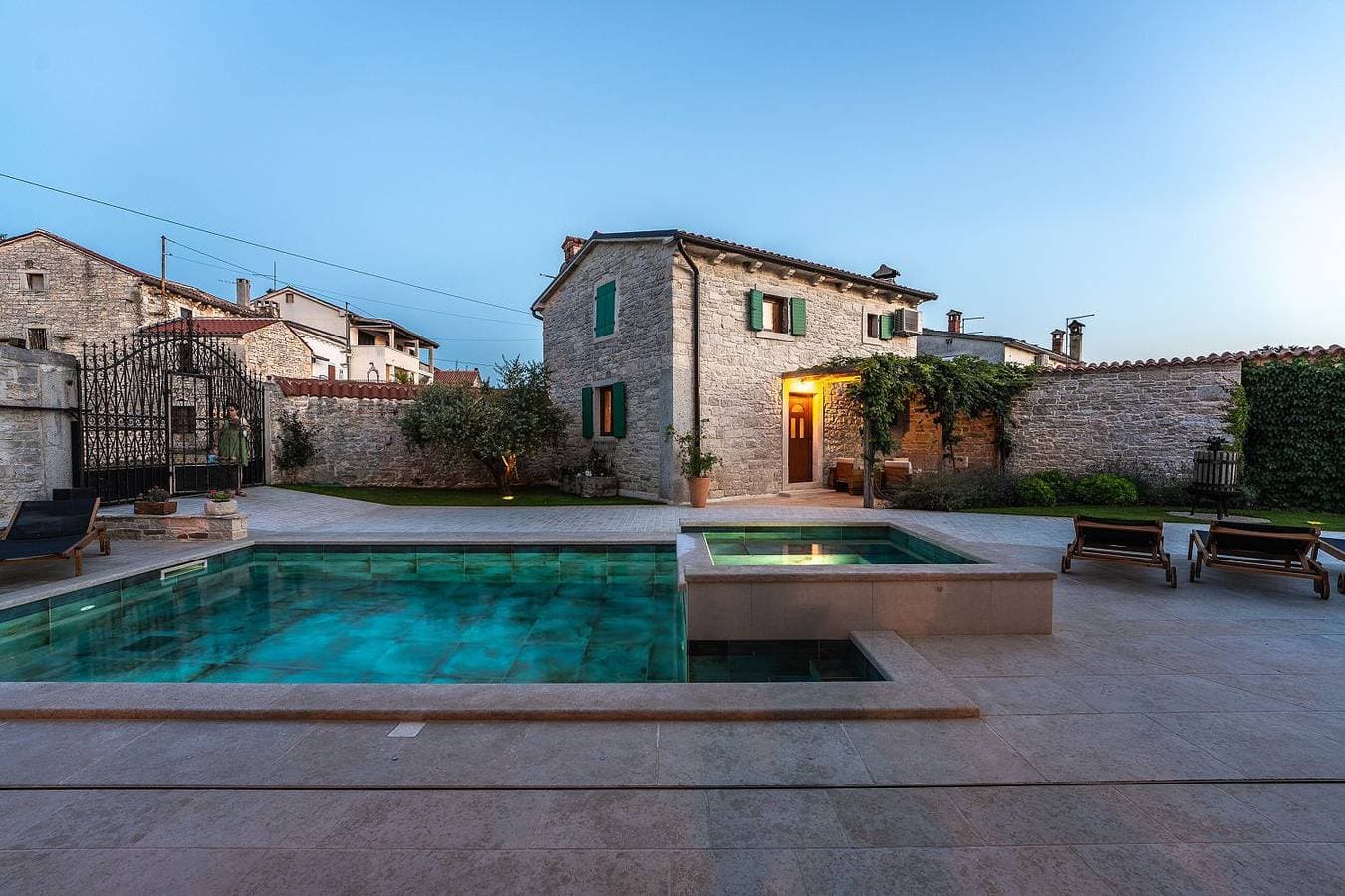 Mediterrane Steinvilla mit Privatpool, Whirlpool, Darts, Billard, Tischtennis, Gym 1