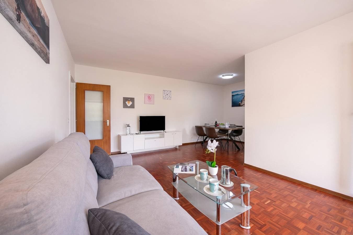 Foto 10 von 23: Lido Apartment Locarno with Balcony and Parking