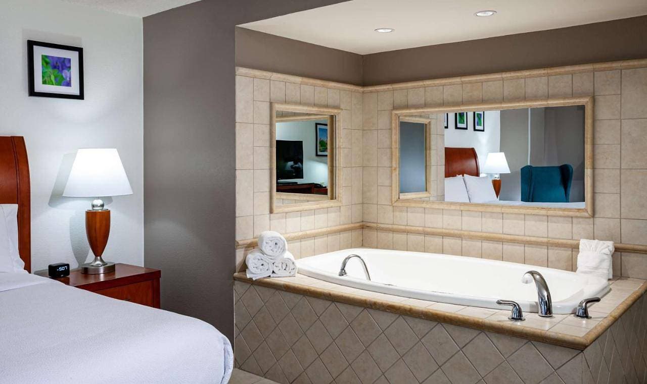 Foto 10 von 11: King Room with Whirlpool