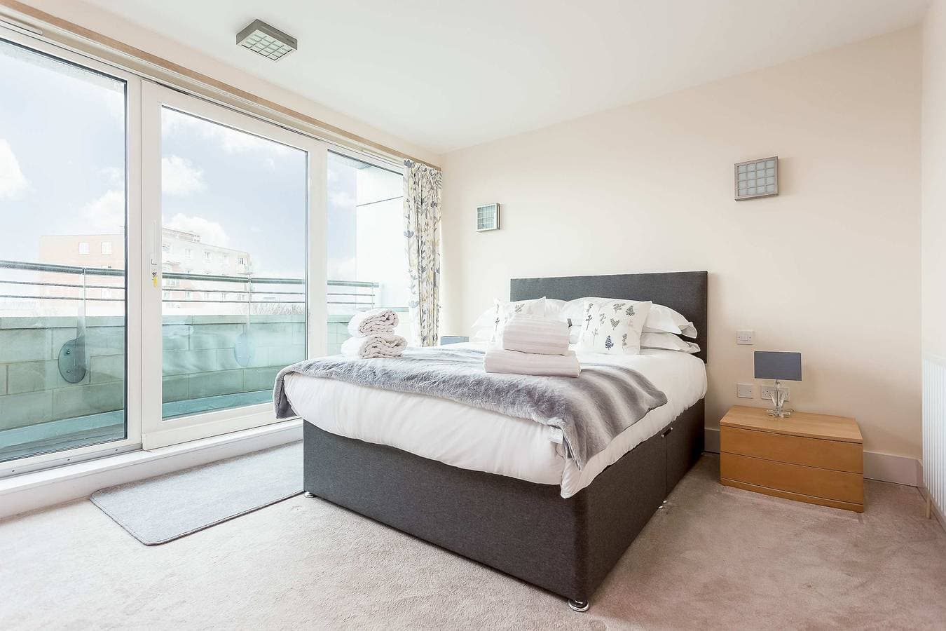 Foto 4 von 33: Steep Holm - With Spacious Balcony