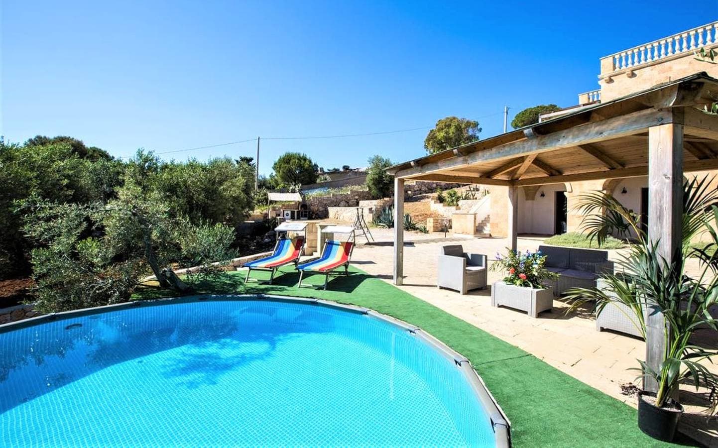 Foto 2 von 33: Haus mit 3 Wohnungen & Pool, 250m vom Meer