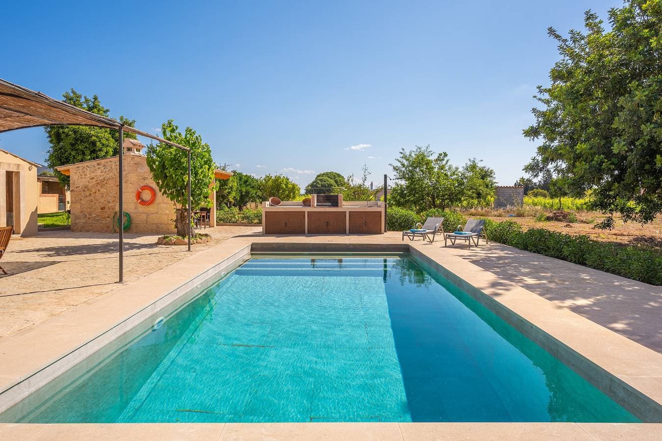 Foto 4 von 30: Ferienhaus Es Verger mit Bergblick, Pool, Garten und Terrasse