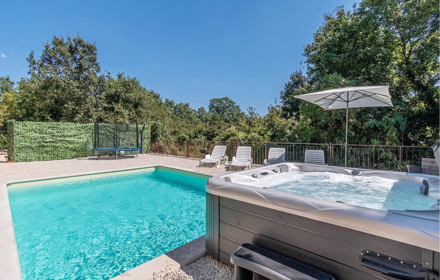 Foto 4 von 26: Gemütliche Ferienwohnung mit Pool, WLAN und Parkplatz in der Nähe des Stadtzentrums von Rajki