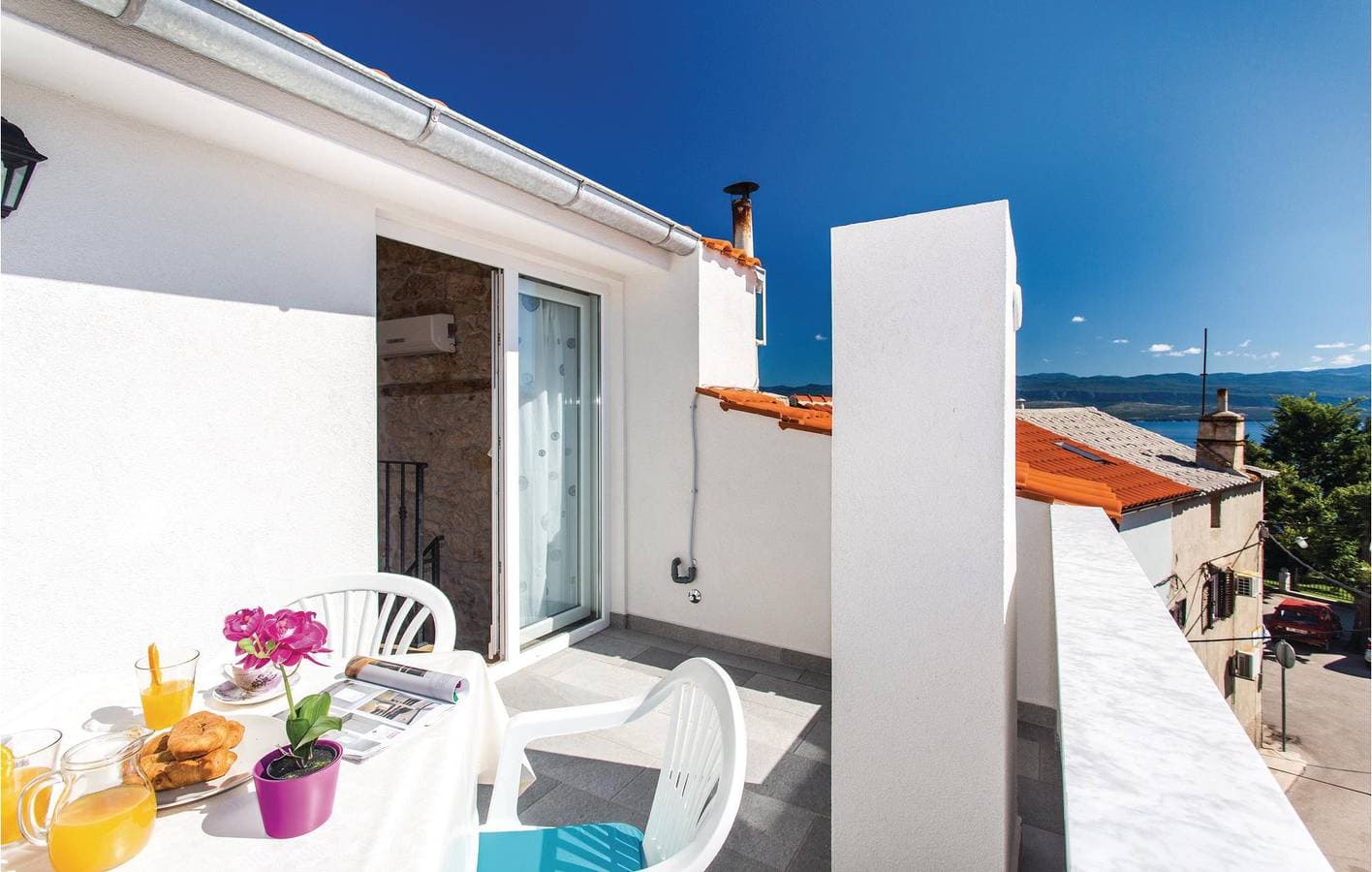 Ferienwohnung mit Panoramablick in Strandnähe, mit Terrasse und WLAN 1