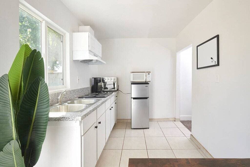 Foto 5 von 12: Del Mar Studio · Charming Studio I 600Mbps Walk to Tower District