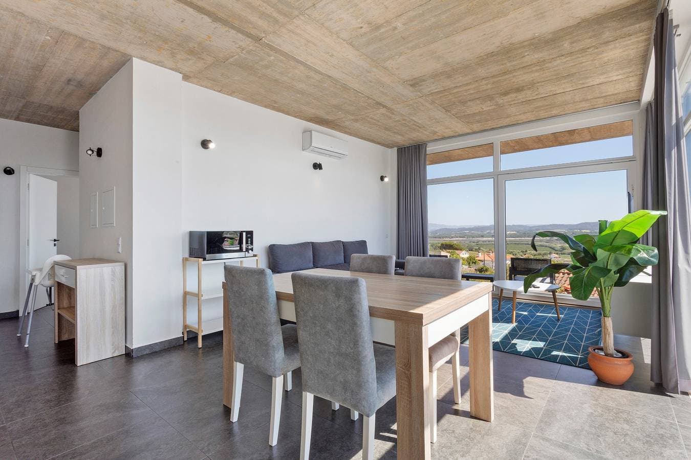 Foto 8 von 31: Apartment „Colina Do Sol 1“ mit Bergblick, WLAN und Klimaanlage