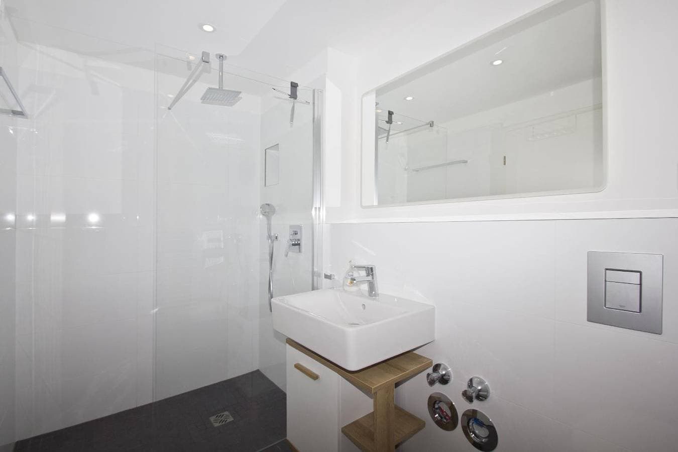 Foto 10 von 19: Mit Meerblick, Schwimmbad- und Saunanutzung - Haus Inselblick FeWo MEERrauschen