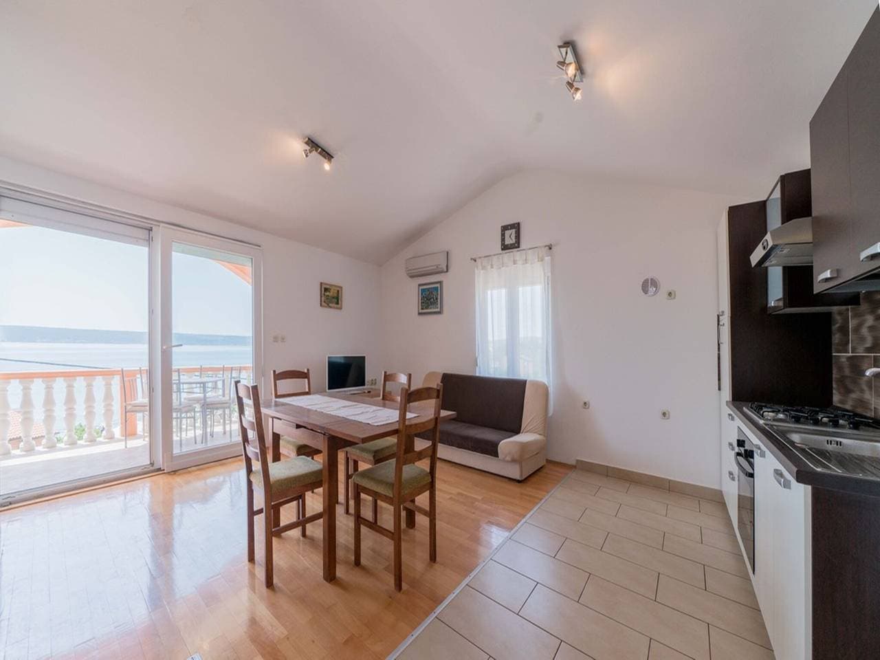 Foto 11 von 39: Geräumiges Ferienhaus in Maslenica